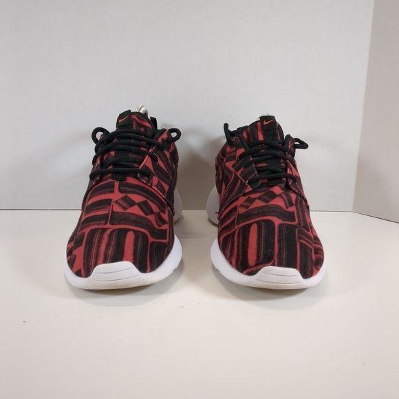 Nike women's Roshe One Print, red and black shoes, size 7.5 - Picture 3 of 11